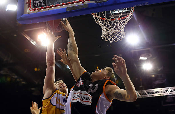 郭艾伦告别 郭艾伦告别